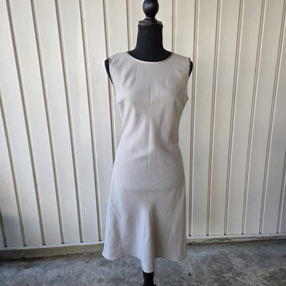 Josie Natori Expertly Tailored Nude Beige Tan Ercu Rear Zip Dress Sz 4
